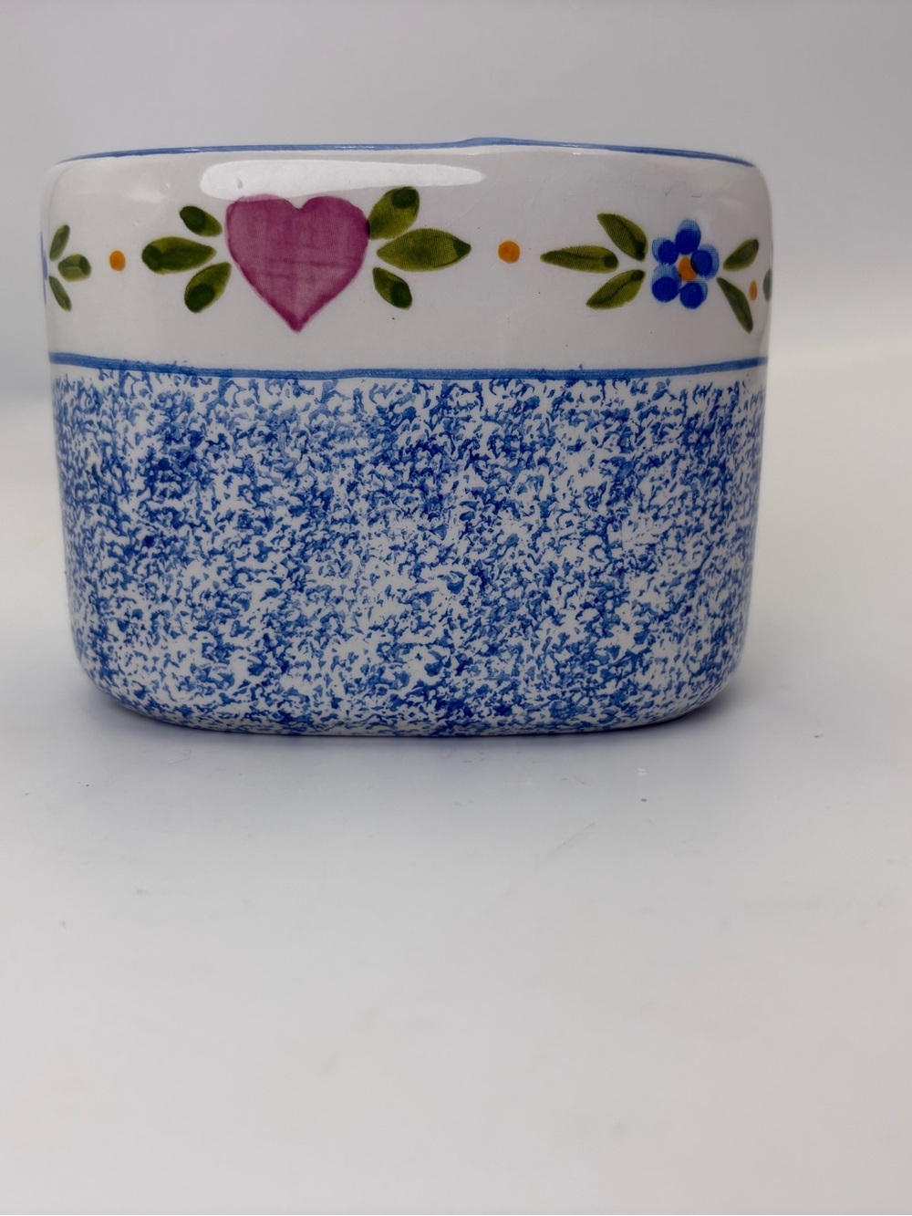 Hand-Painted Ceramic Toothbrush Holder with Heart and Floral Motif - Blue & Pink - Picture 2 of 14